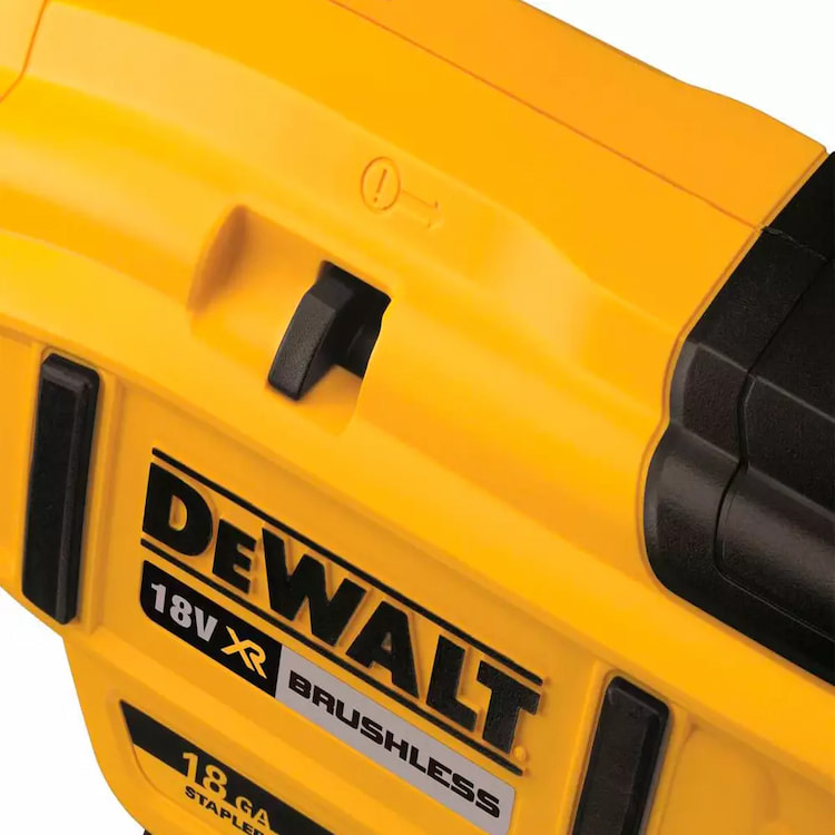 Capsator cu baterie DeWALT DCN681D2