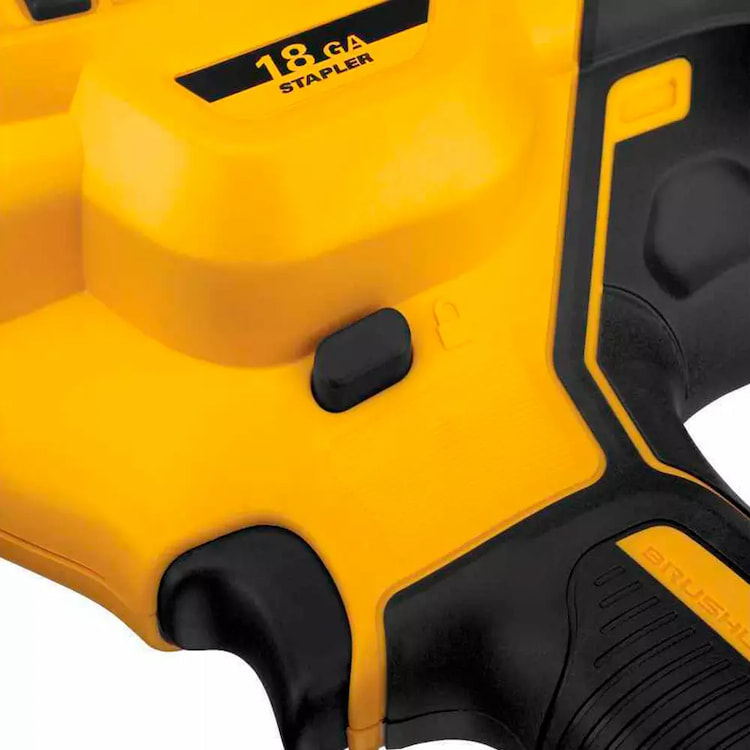 Capsator cu baterie DeWALT DCN681D2