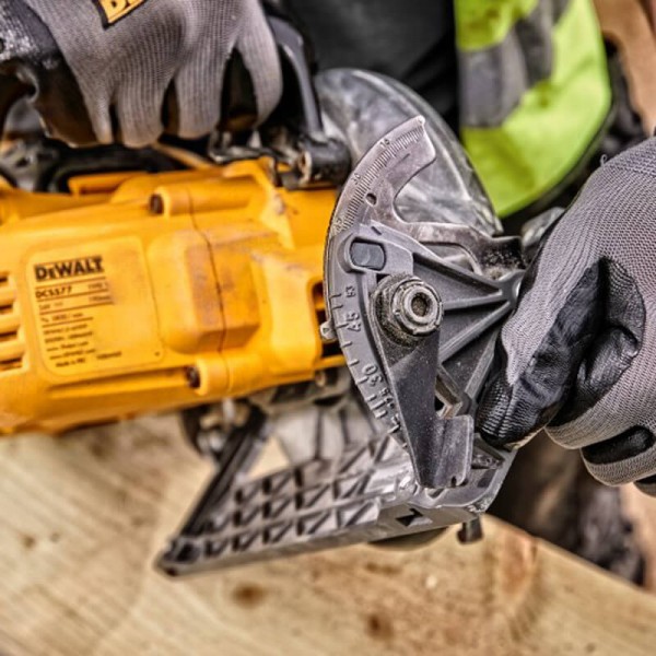 Ferestrau ciurcular DeWALT DCS577T2